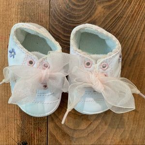 ⭐️ 3/$12 Baby Girl Pink and White Cloth Shoes